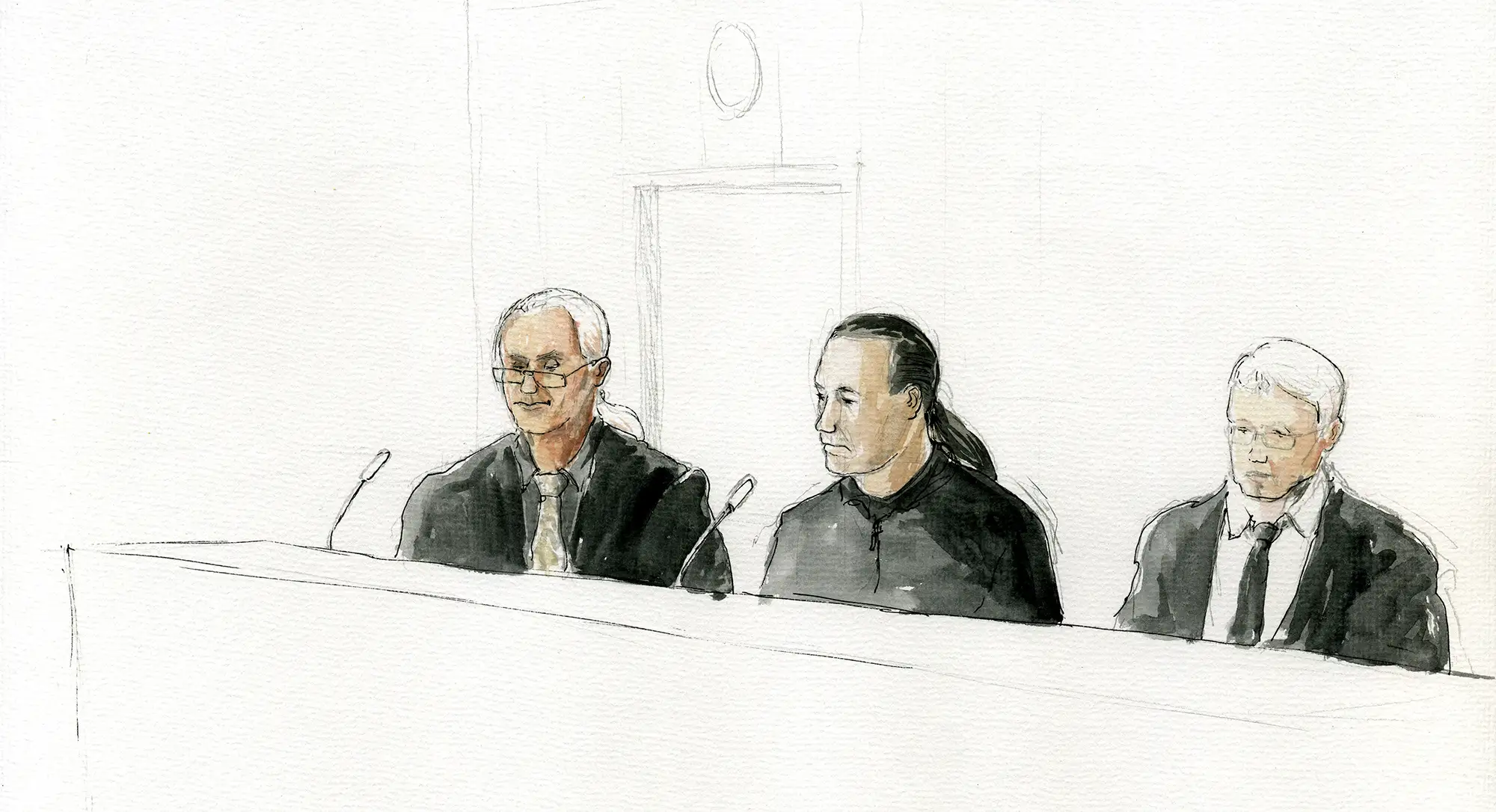 Gerichtszeichnung Hells Angels im Landgericht Koblenz, Angeklagter mit seinen Verteidigern - Gerichtszeichner Martin Burkhardt