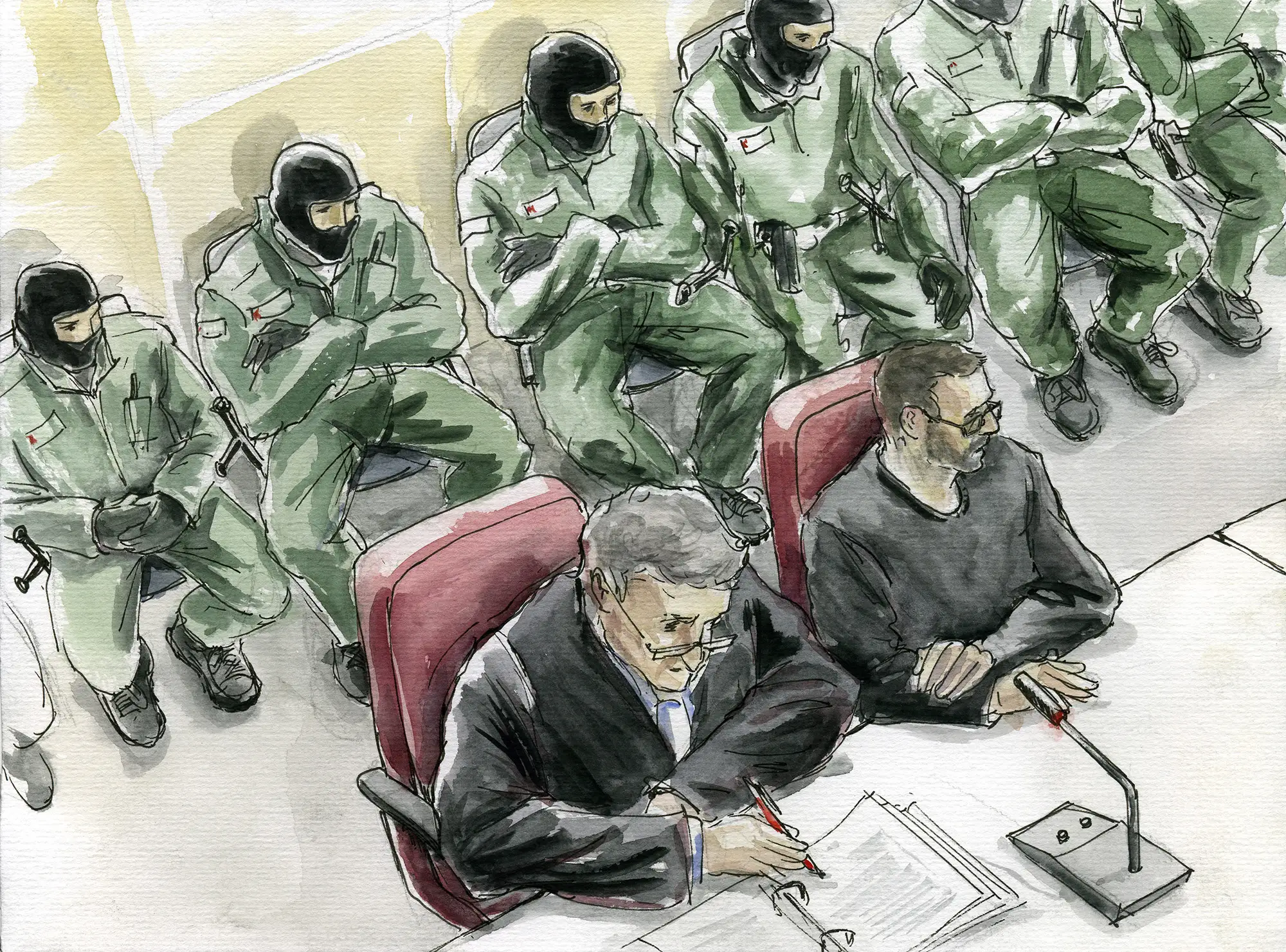 Gerichtszeichnung Rockermordprozess Kaiserslautern: Einer der Angeklagten mit Anwalt und vermummten Polizisten - Gerichtszeichner Martin Burkhardt