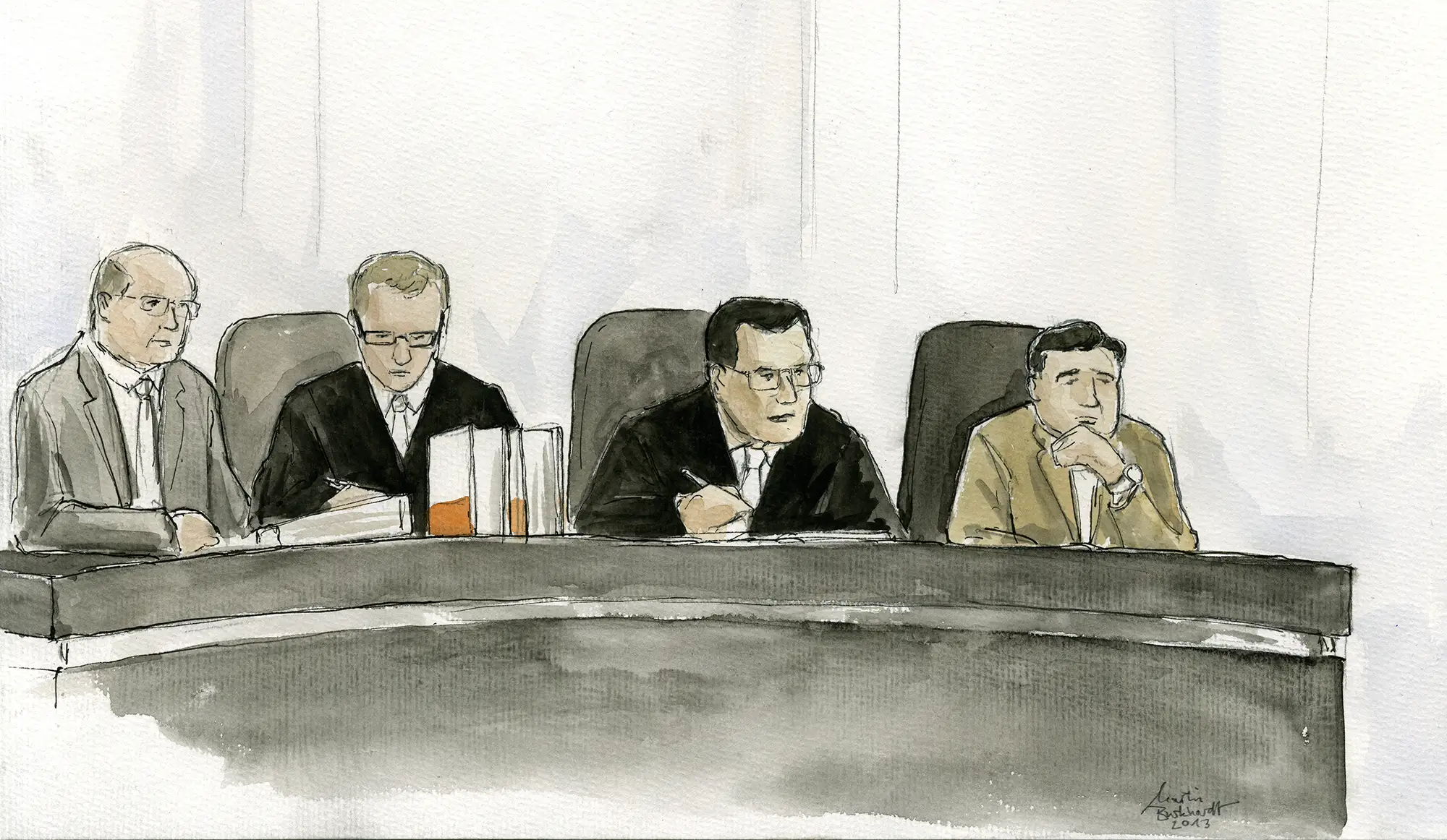 Gerichtszeichnung vom Prozess um Spritdiebstahl aus der MiRO Raffinerie in Karlsruhe - Richterbank mit Richtern und Beisitzern - Gerichtszeichner Martin Burkhardt