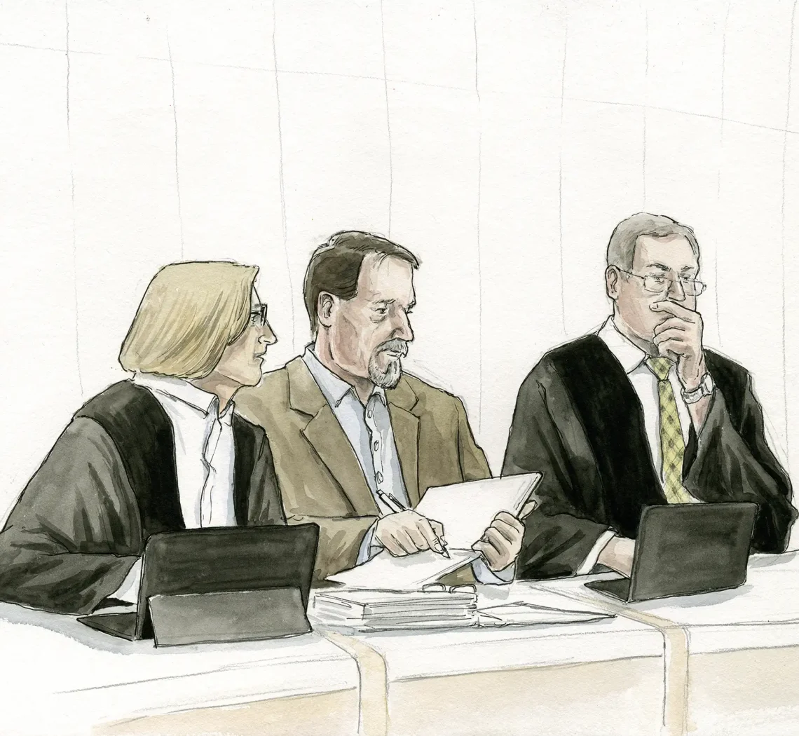 Gerichtszeichnung Untreue-Prozess Michelstadt – Angeklagter mit Anwälten - Gerichtszeichner Martin Burkhardt
